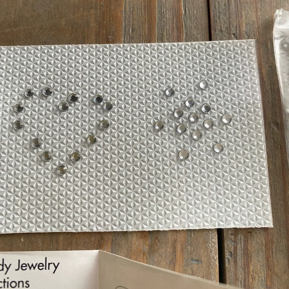 Swarovski crystal body art - Picture 1 of 4